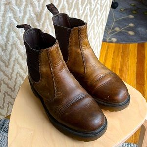 Dr. Martens 2976 Chelsea Boots